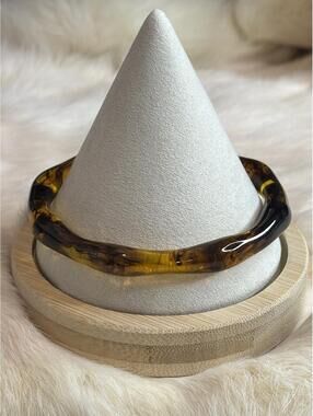 Lucite Size 8 Brown Tortoise Shell Style Bangle Bracelet
